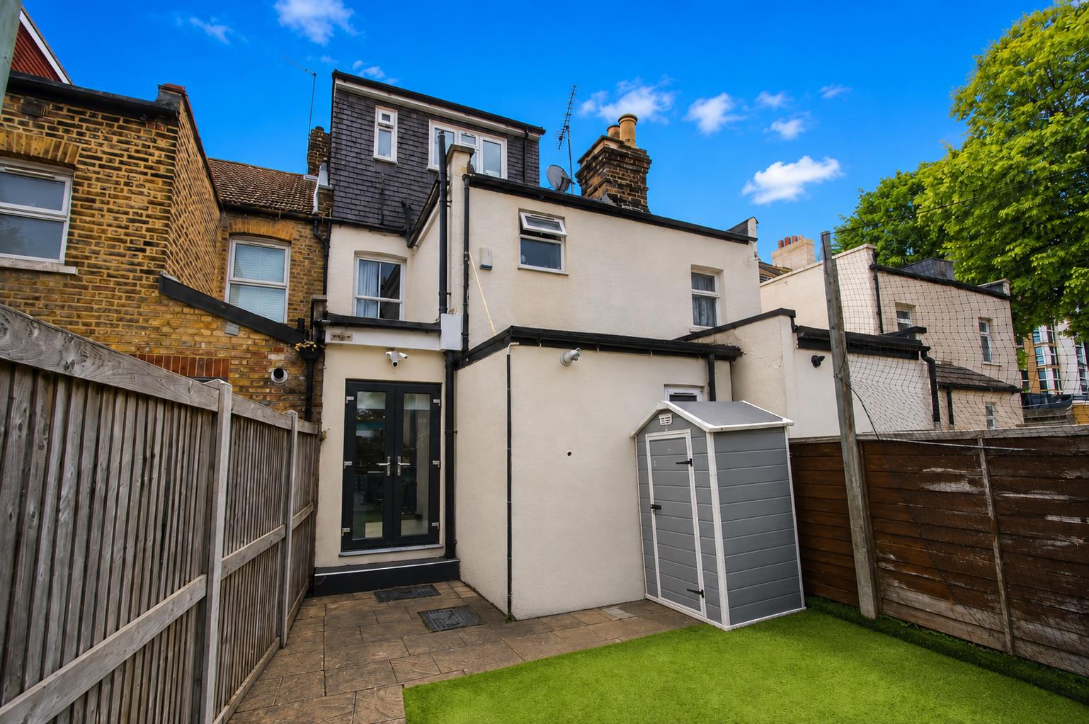4 bed property in Morland Road, Sutton